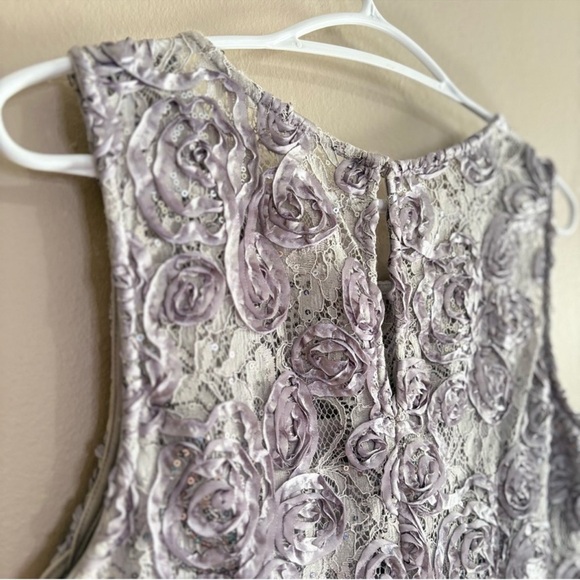 Onyx Sleeveless Sheath Silver Grey Dress w Textured Rosettes & Lace - Picture 8 of 10